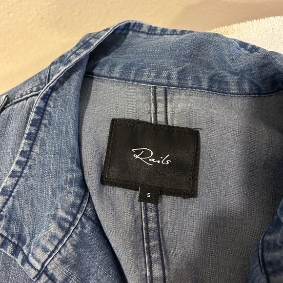 πβRailsβ Maverick Dark Vintage Wash Shacket w/ Hidden Button Front Size Sπ - Picture 9 of 15